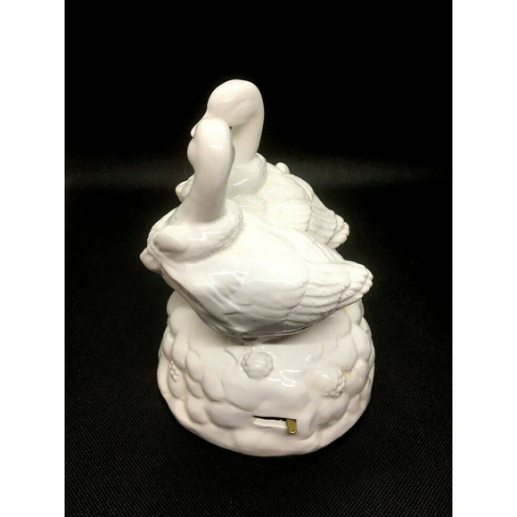 Midwest Ceramic White Vintage Music Box - Picture 4 of 7